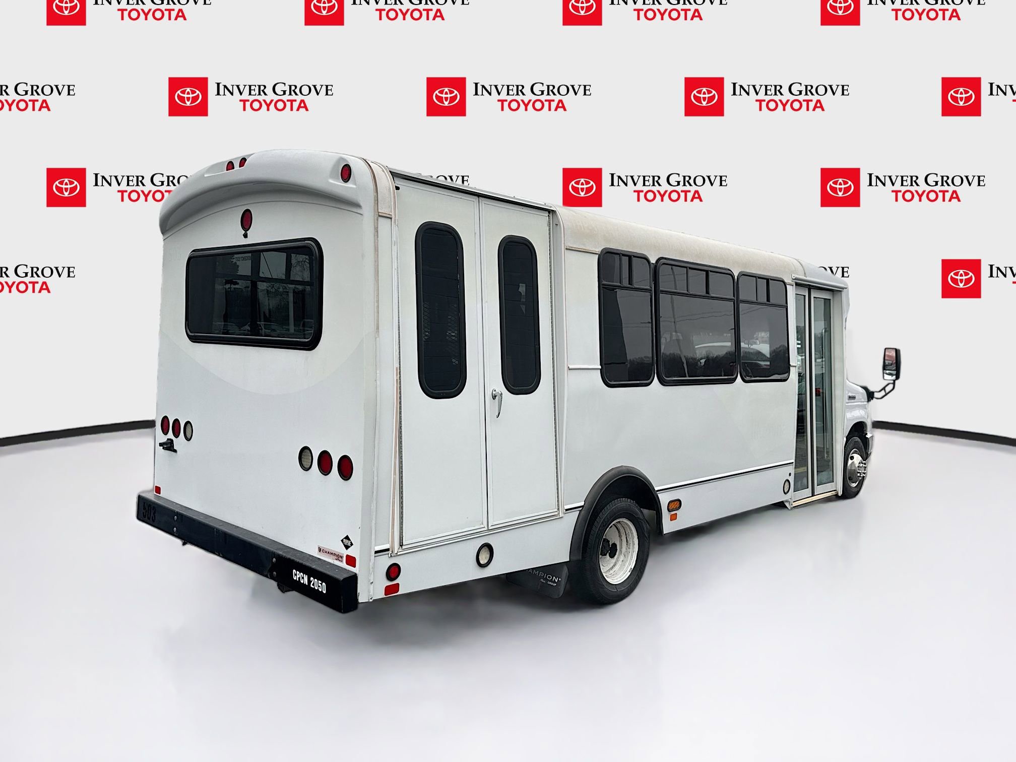 Used 2017 Ford E-450 and Econoline 450 Super Duty w/ Shuttle Bus Prep Package RWD image 7