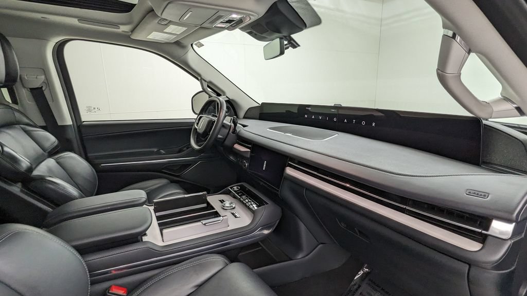 Used 2026 Lincoln Navigator L Reserve AWD/4WD image 44