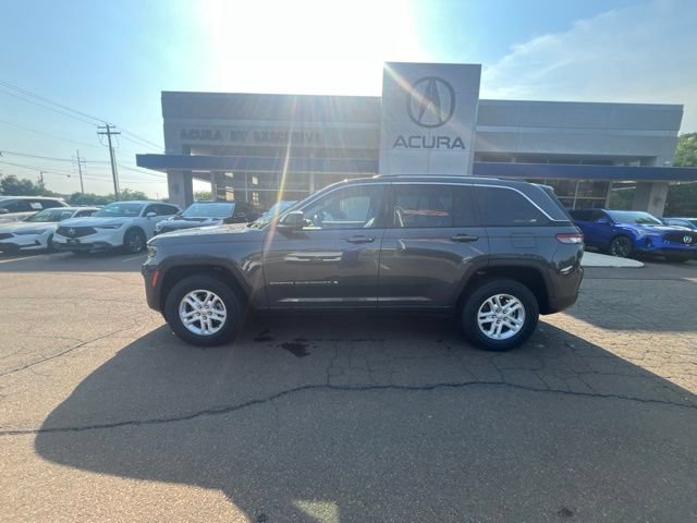 Used 2023 Jeep Grand Cherokee Laredo AWD/4WD image 40