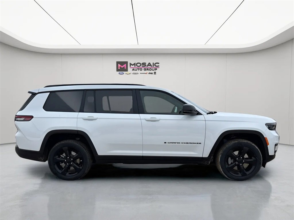 New 2025 Jeep Grand Cherokee L Altitude image 9