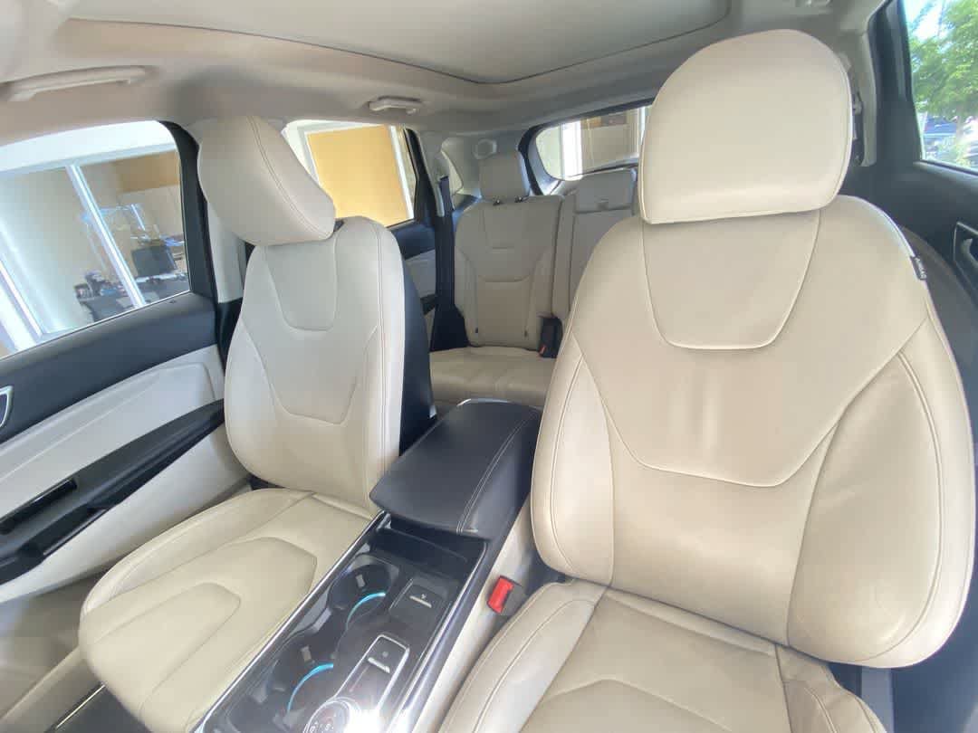 Used 2019 Ford Edge Titanium w/ Class II Trailer Tow Package AWD/4WD image 14