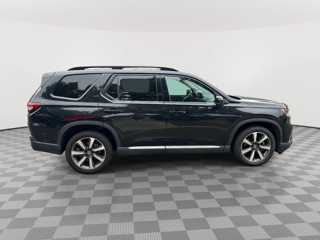 Used 2023 Honda Pilot Touring image 2