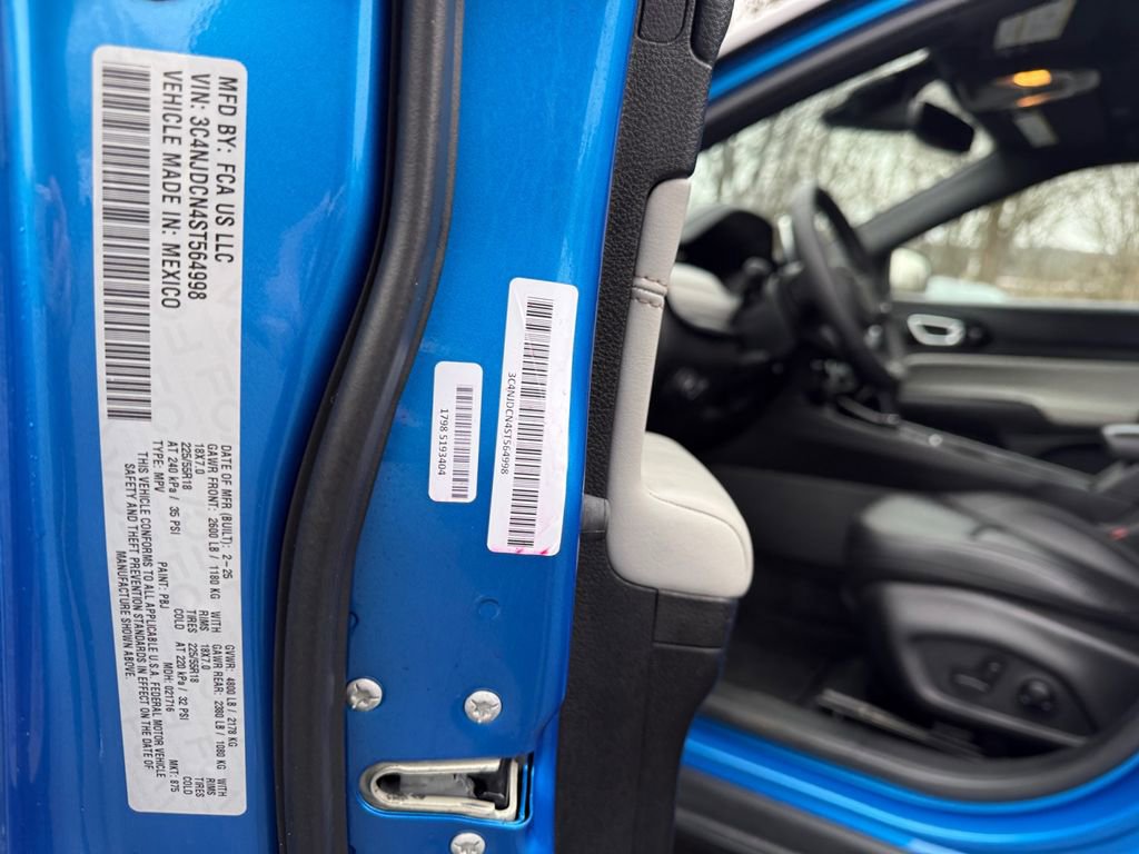 Used 2025 Jeep Compass Limited image 24