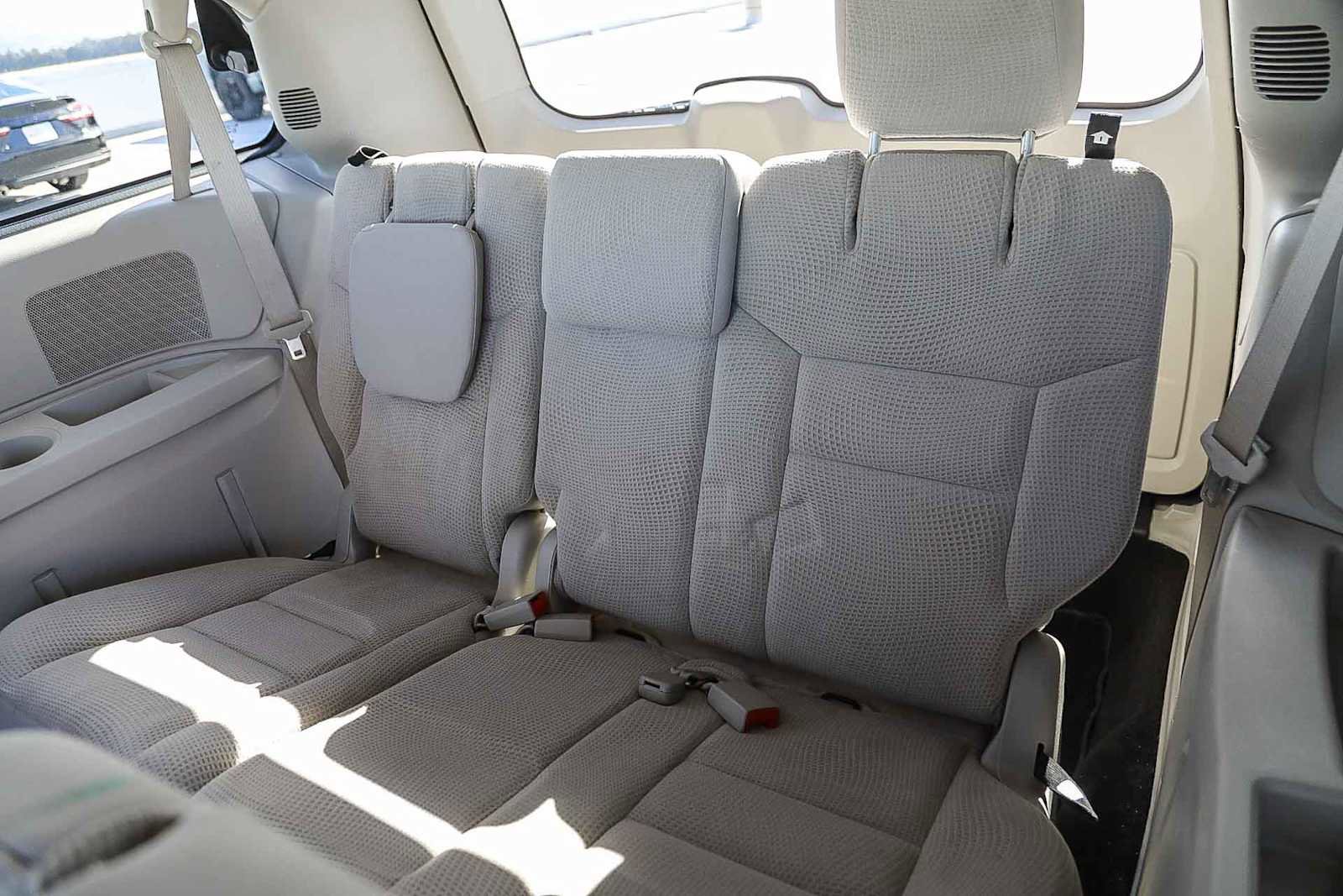 Used 2019 Dodge Grand Caravan SE w/ UConnect Hands-Free Group image 20