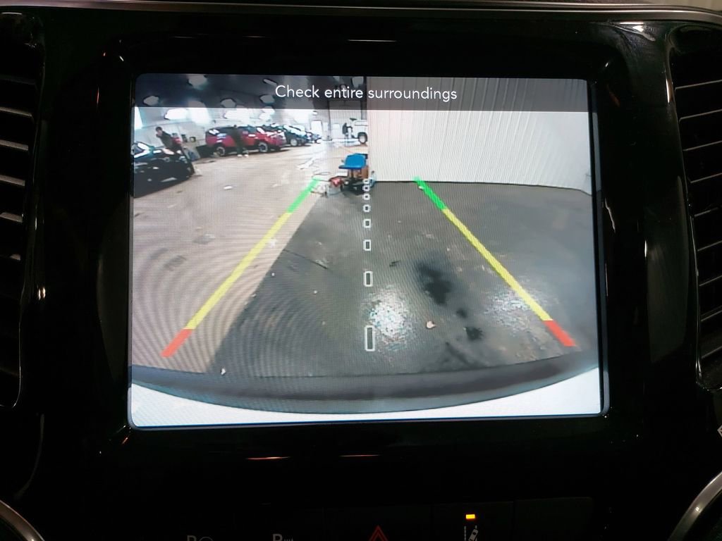 Used 2021 Jeep Cherokee Limited image 22
