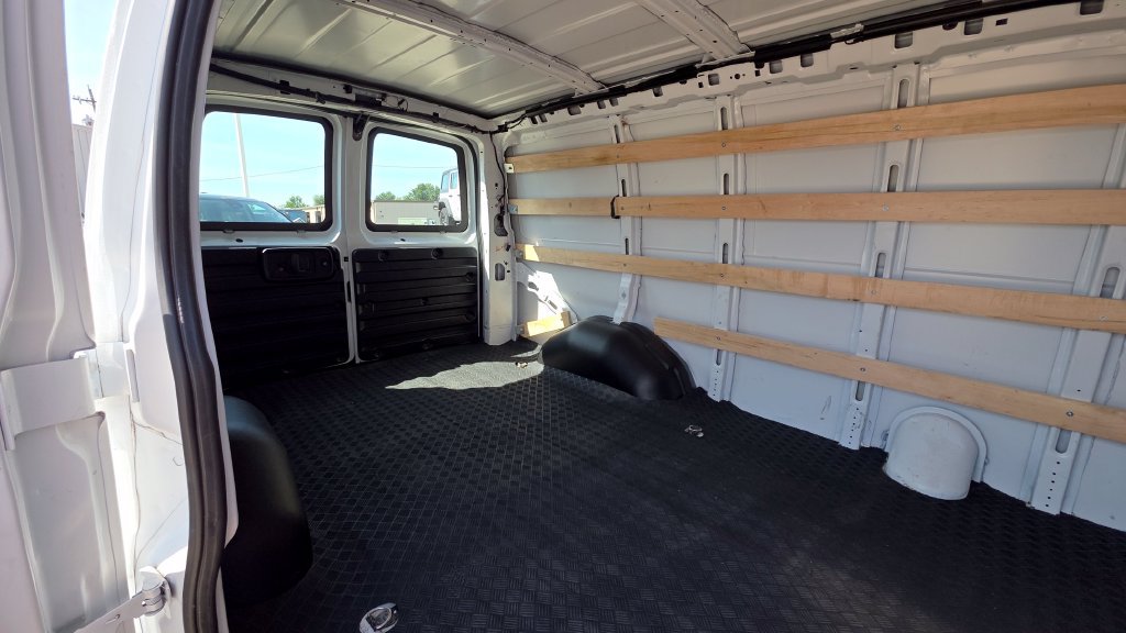 Used 2024 Chevrolet Express 2500 w/ Driver Convenience Package RWD image 13