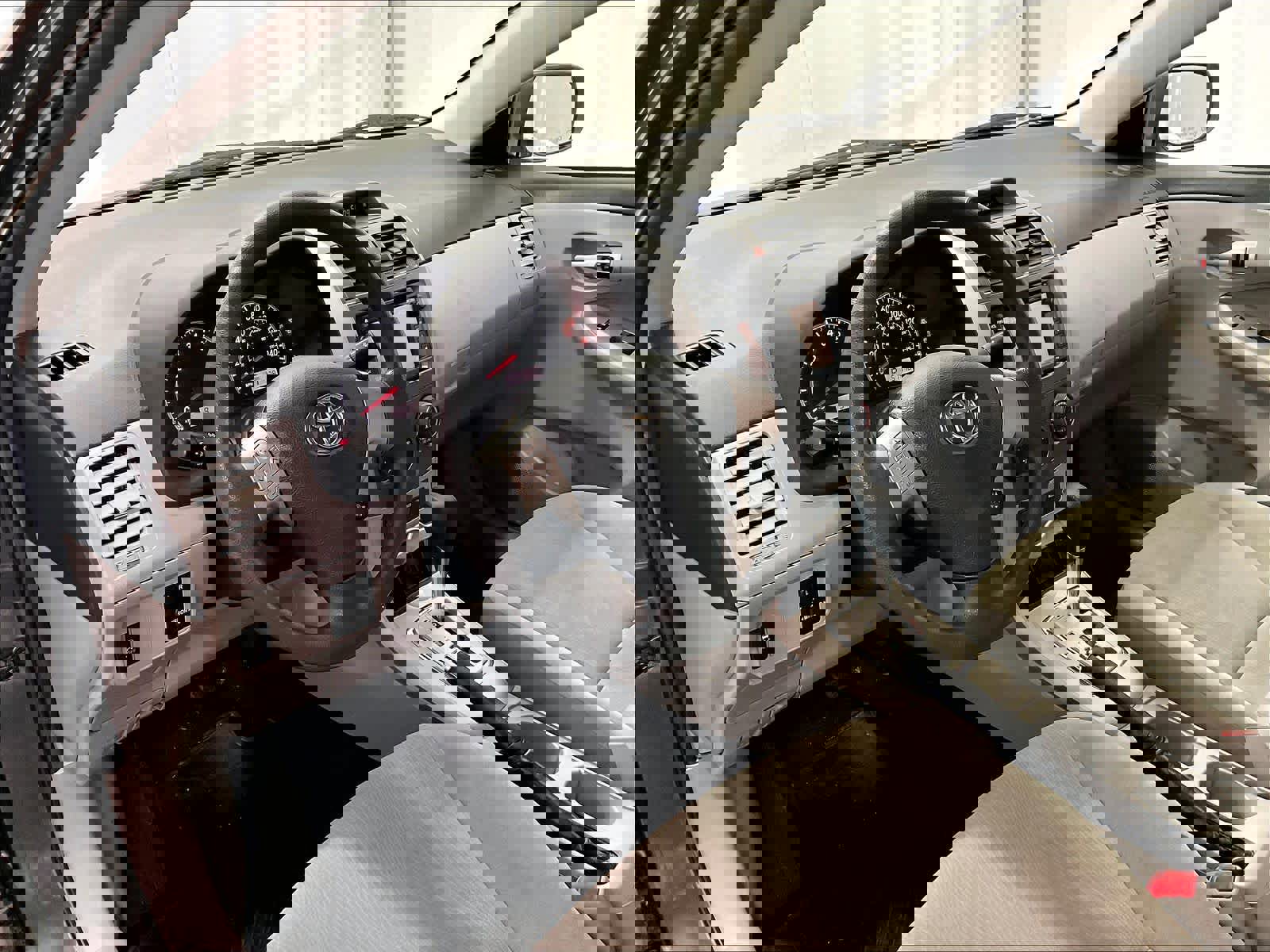 Used 2013 Toyota Corolla LE image 8