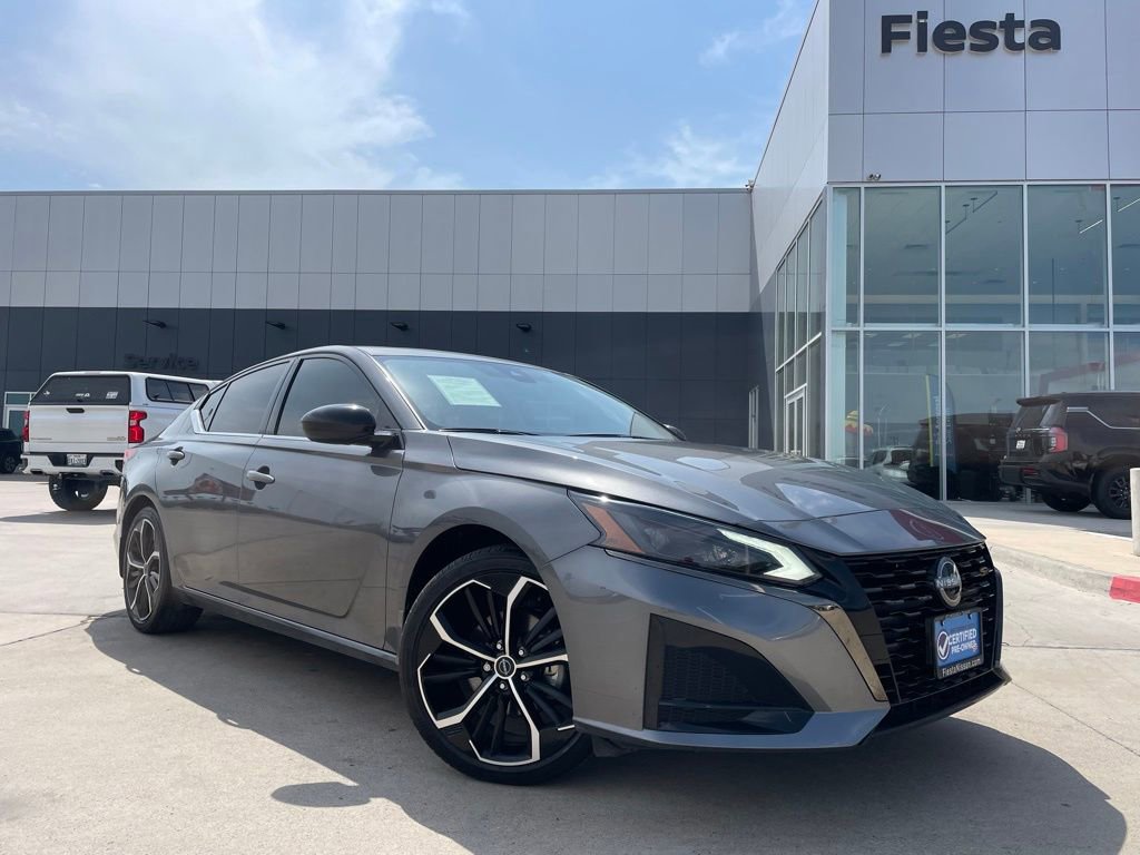 Certified 2024 Nissan Altima 2.5 SR w/ SR Premium Package FWD image 1