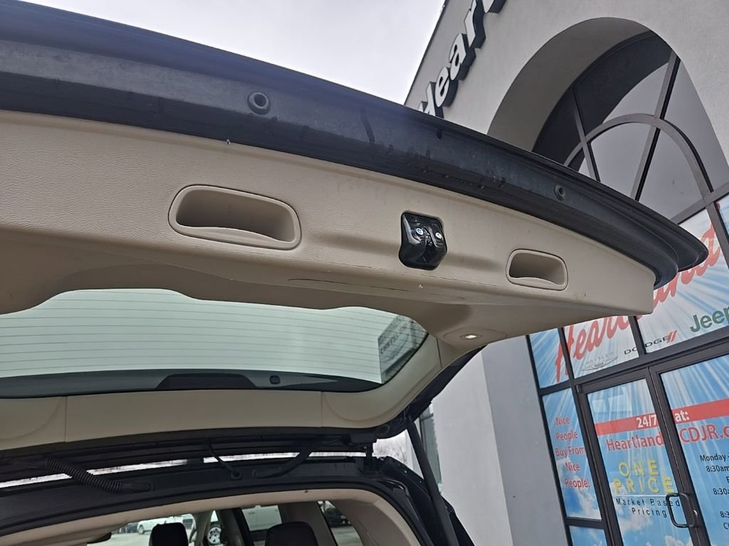 Used 2024 Chrysler Pacifica Touring-L image 90