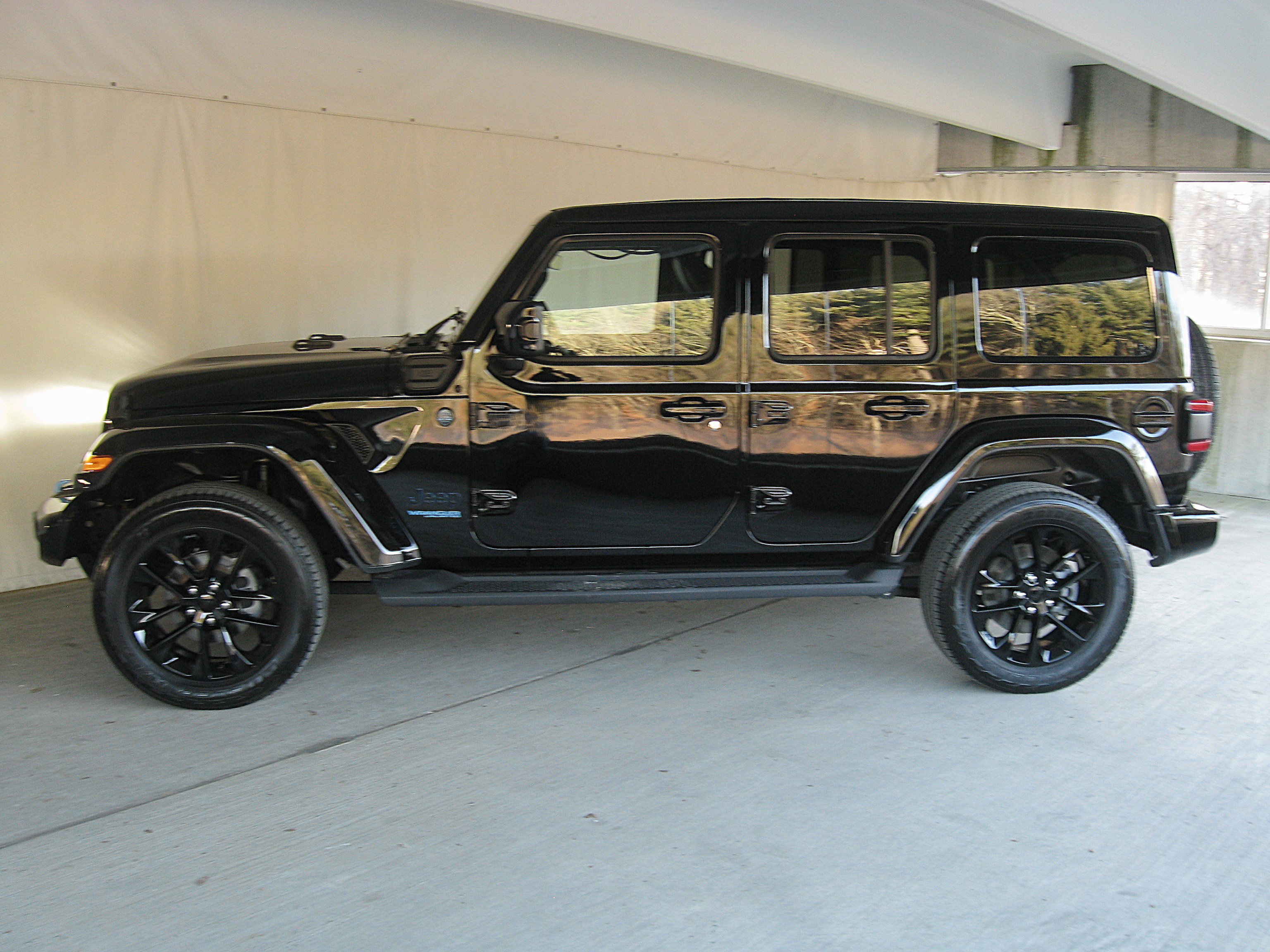 Used 2021 Jeep Wrangler Unlimited Sahara image 25
