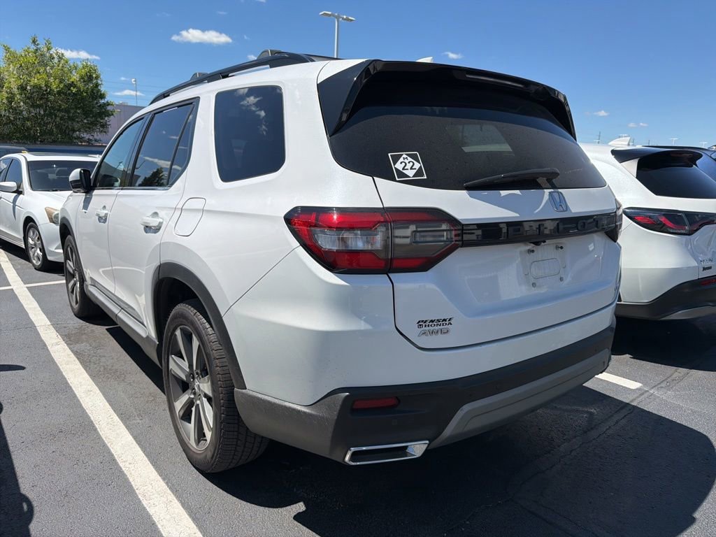 Used 2023 Honda Pilot Elite image 2