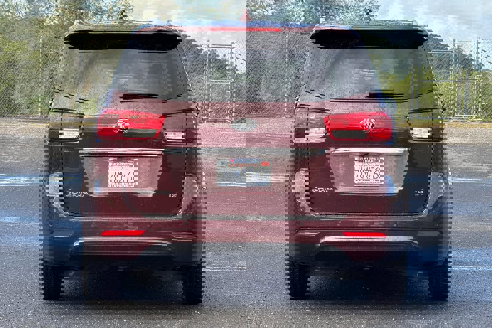 Used 2017 Kia Sedona LX w/ LX Essentials Premium Package image 4