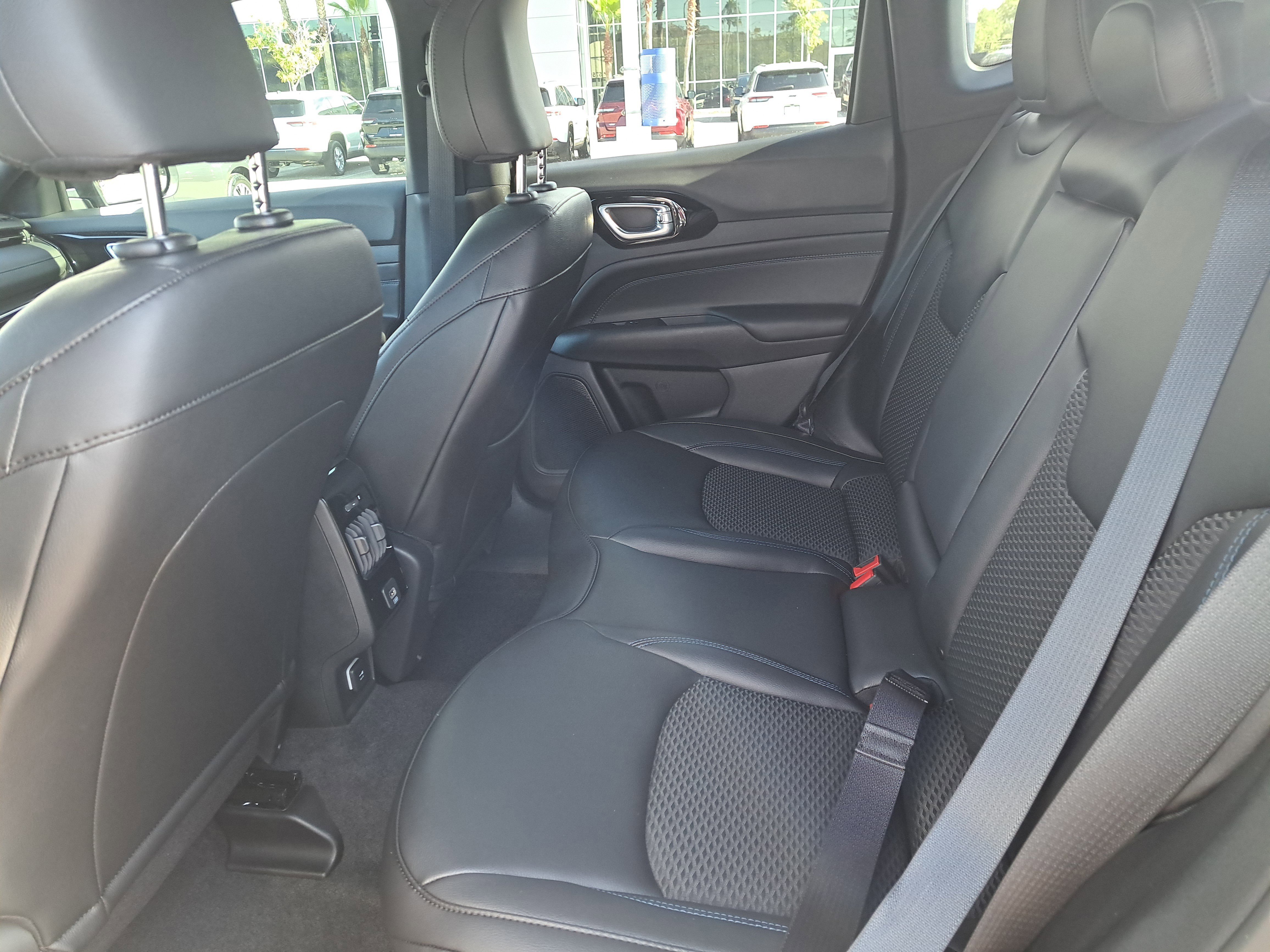 New 2026 Jeep Compass Latitude image 7