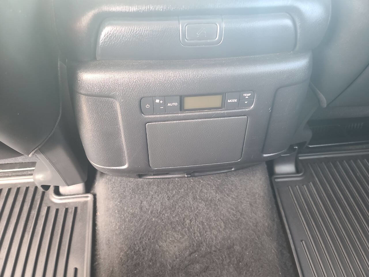 Used 2021 Nissan Armada SL w/ Captain's Chairs Package image 31