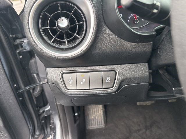 Used 2023 Kia Forte LXS w/ LXS Technology Package image 18