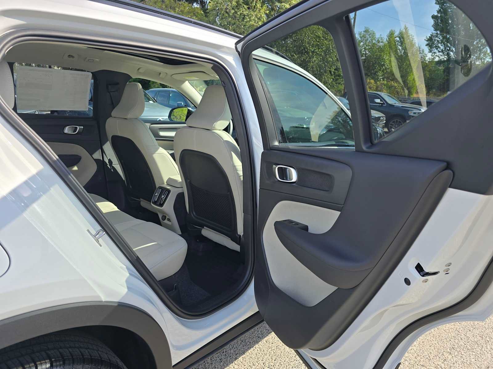 New 2026 Volvo XC40 B5 Ultra w/ Protection Package Premier AWD/4WD image 13