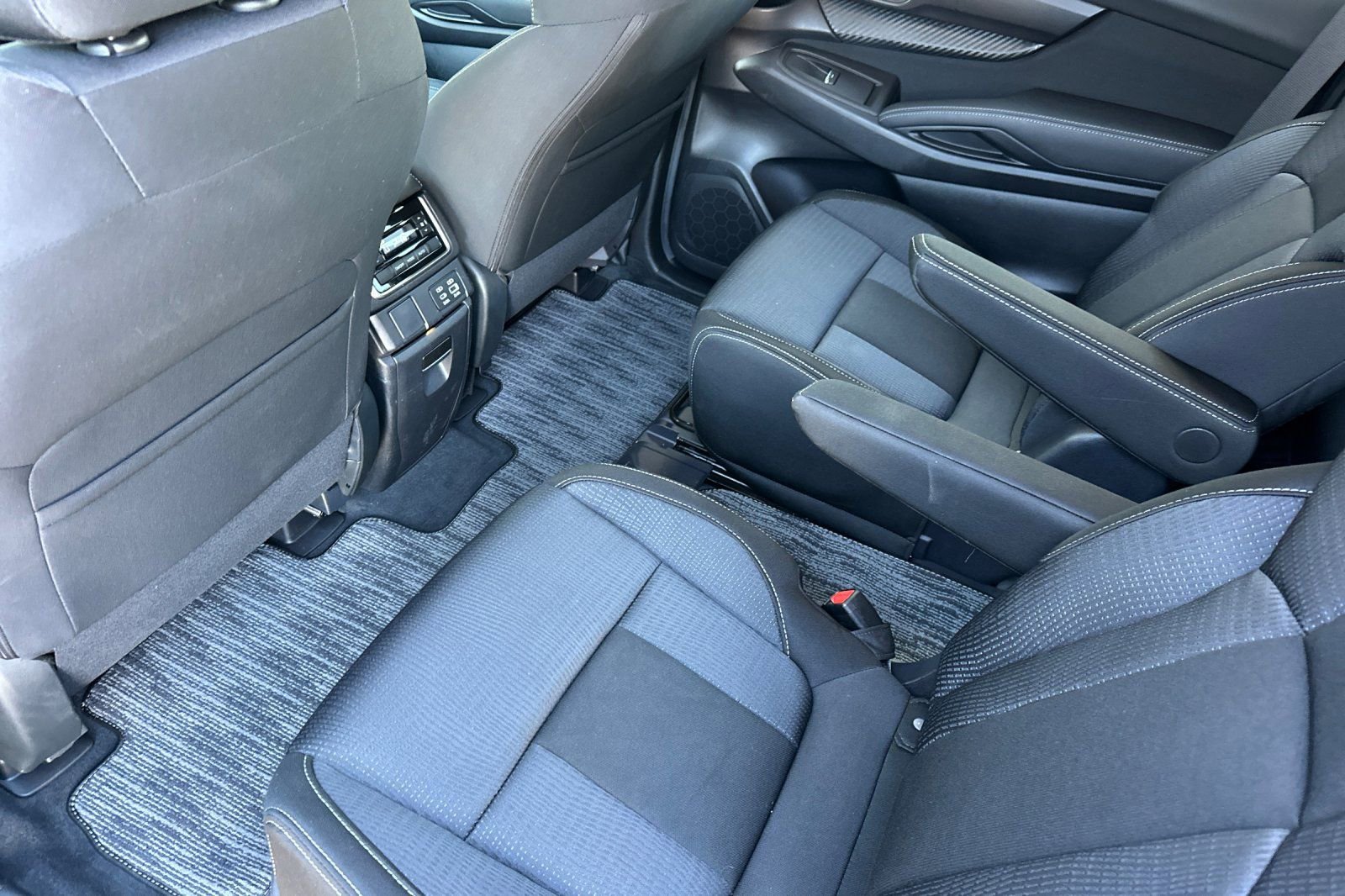 Used 2024 Subaru Ascent Premium w/ Convenience Package image 12