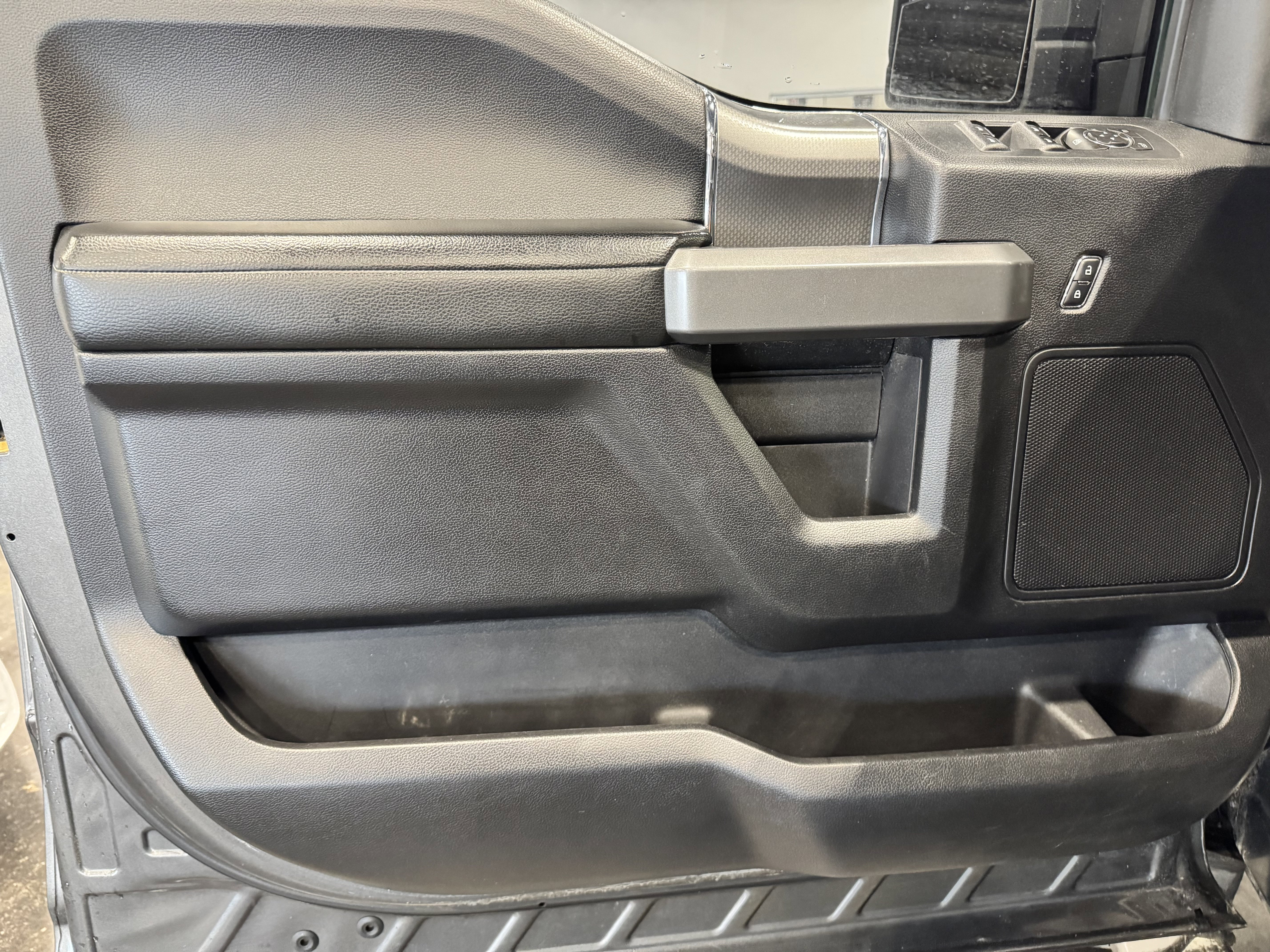 Used 2016 Ford F150 XLT w/ Equipment Group 302A Luxury image 35