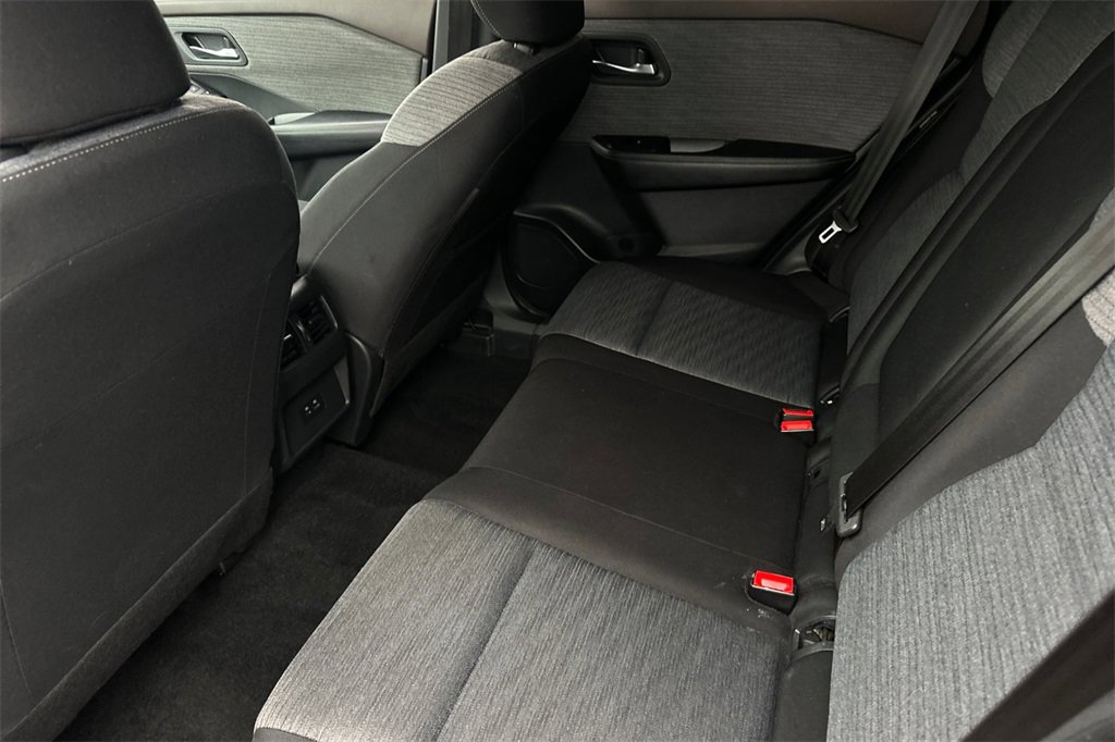 Used 2023 Nissan Rogue SV image 15