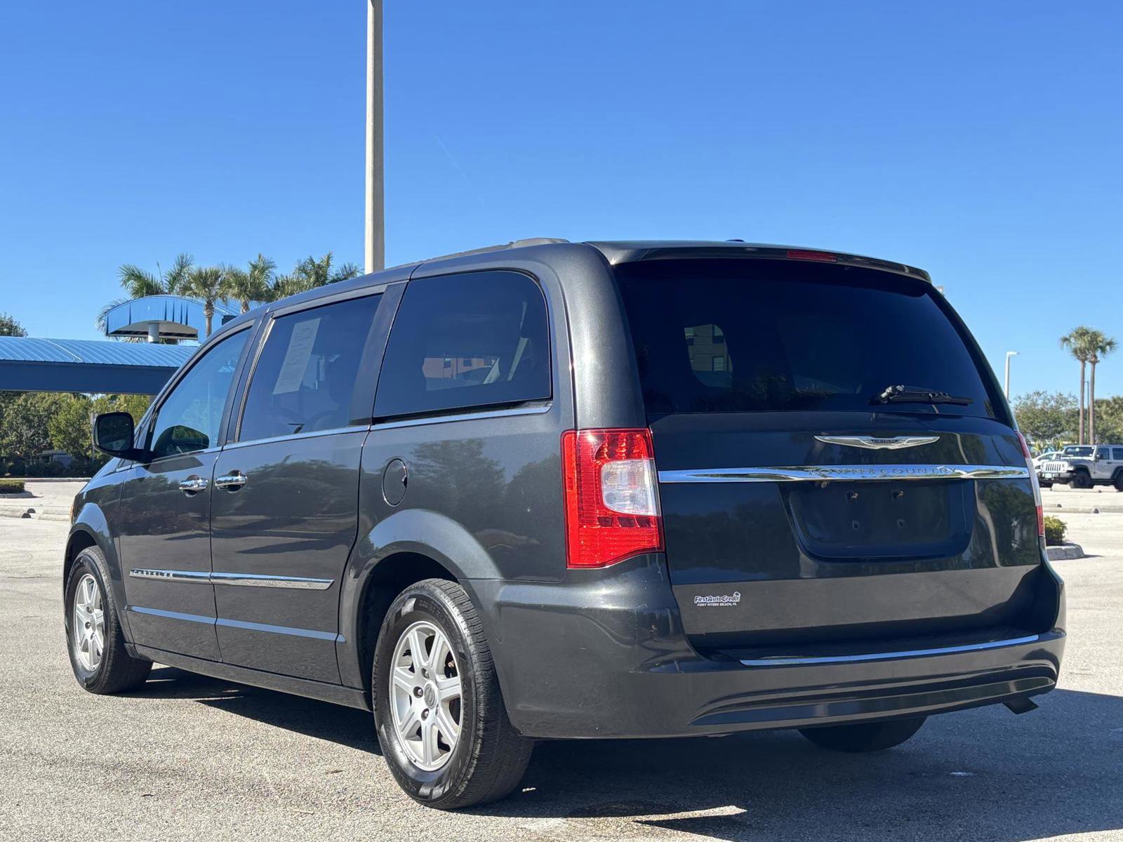 Used 2011 Chrysler Town & Country Touring w/ Security Group image 8