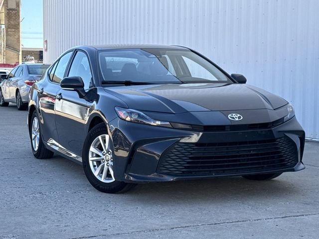 Used 2025 Toyota Camry LE image 2