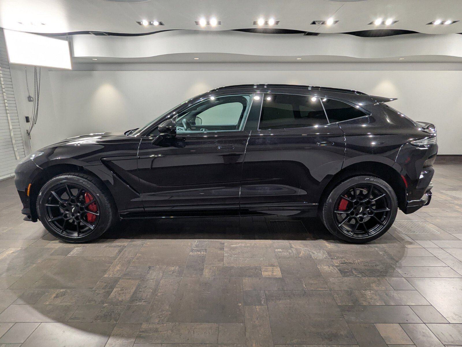 Used 2023 Aston Martin DBX 707 image 27