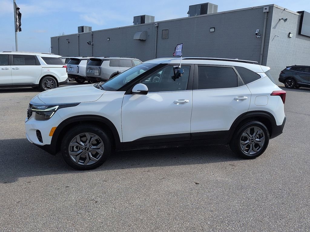 Used 2024 Kia Seltos S image 4