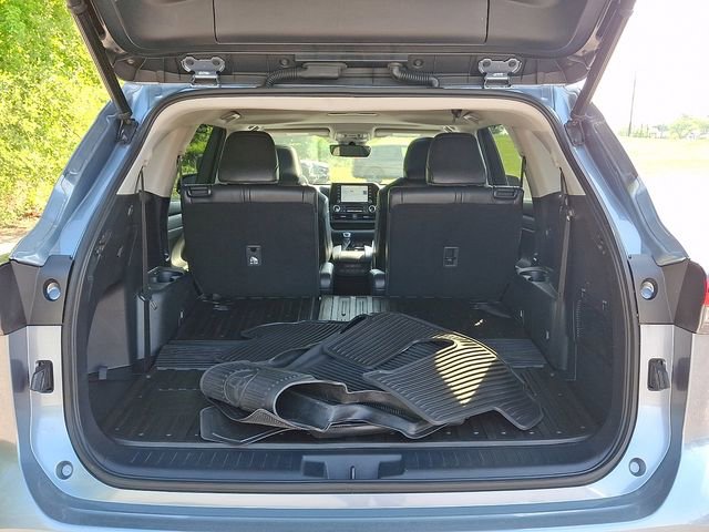 Used 2022 Toyota Highlander XLE FWD image 29