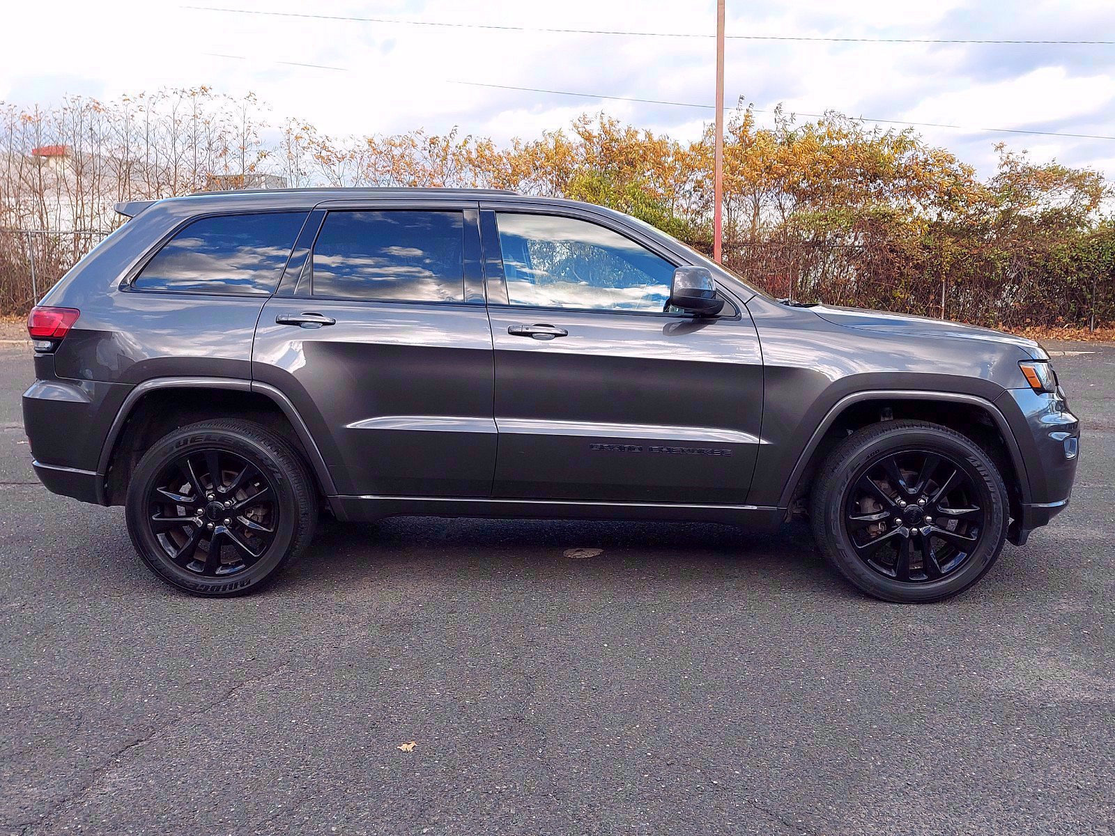 Used 2018 Jeep Grand Cherokee Altitude image 7