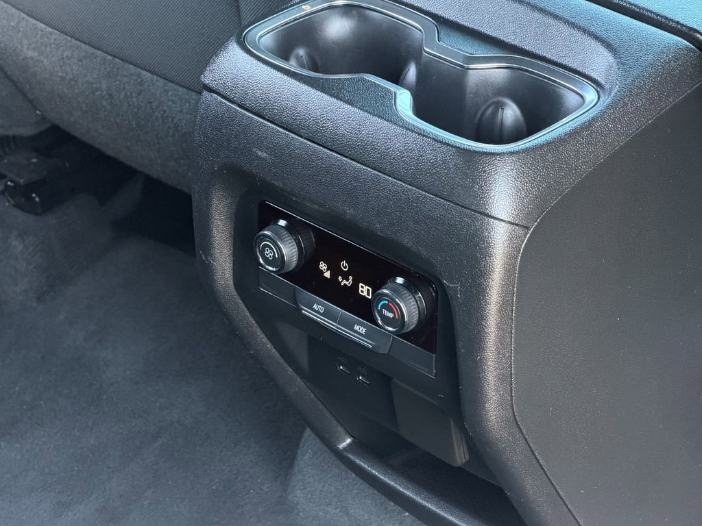 Used 2024 Chevrolet Traverse LT image 12