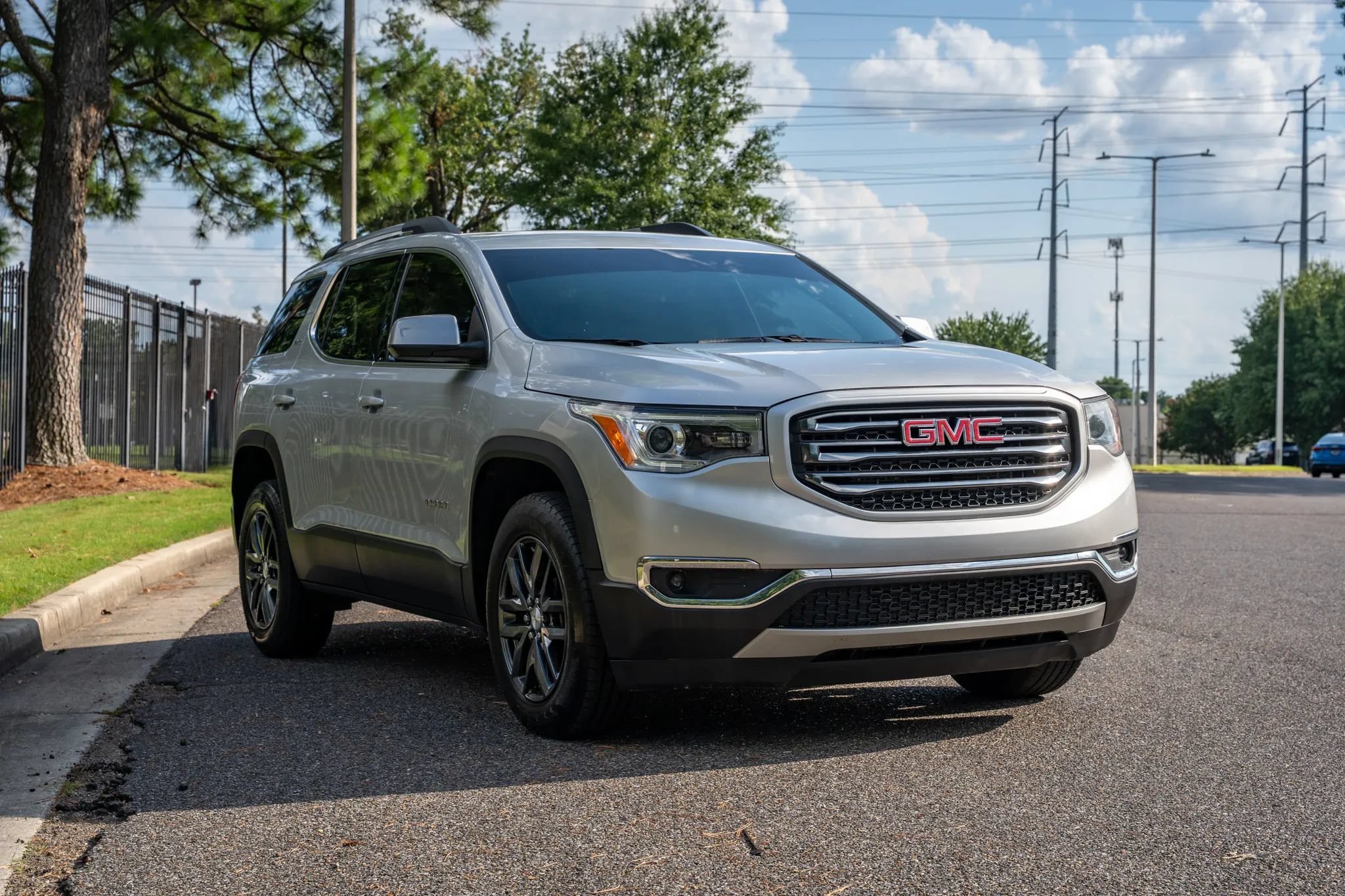Used 2019 GMC Acadia SLT AWD/4WD image 3