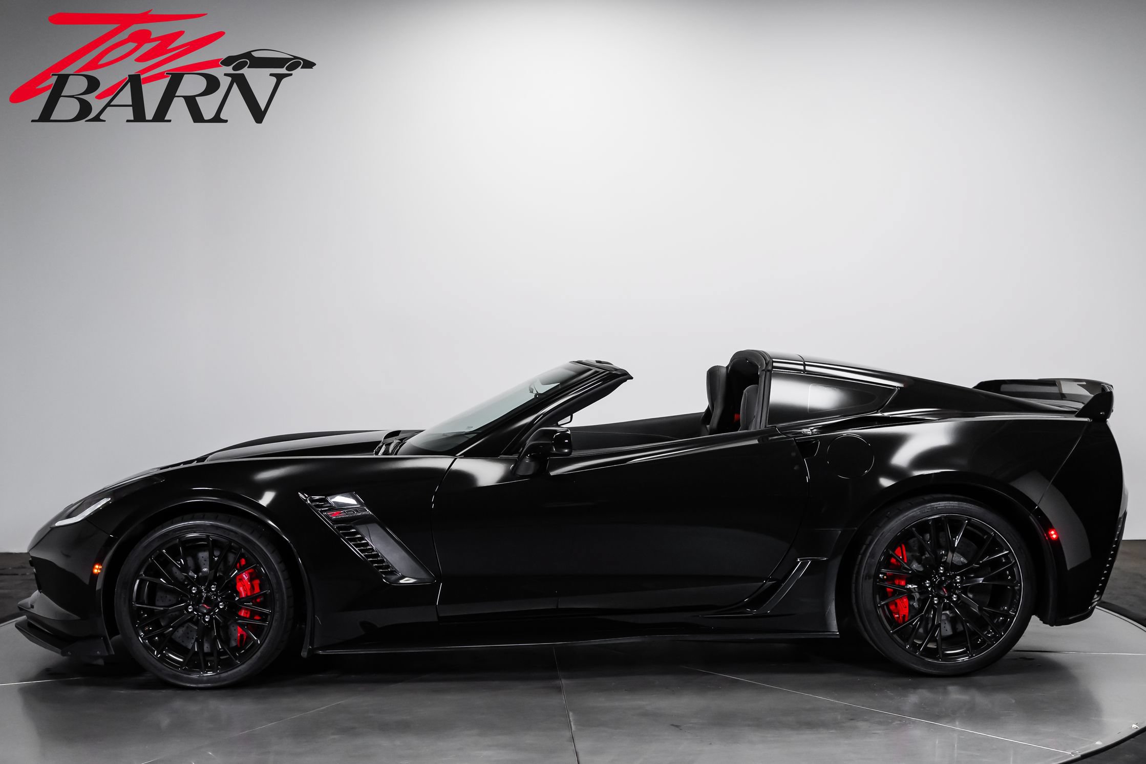 Used 2018 Chevrolet Corvette Z06 RWD image 2