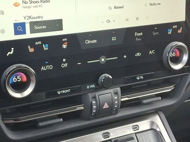 Used 2025 Lexus GX 550 w/ Accessory Package (2T) image 13