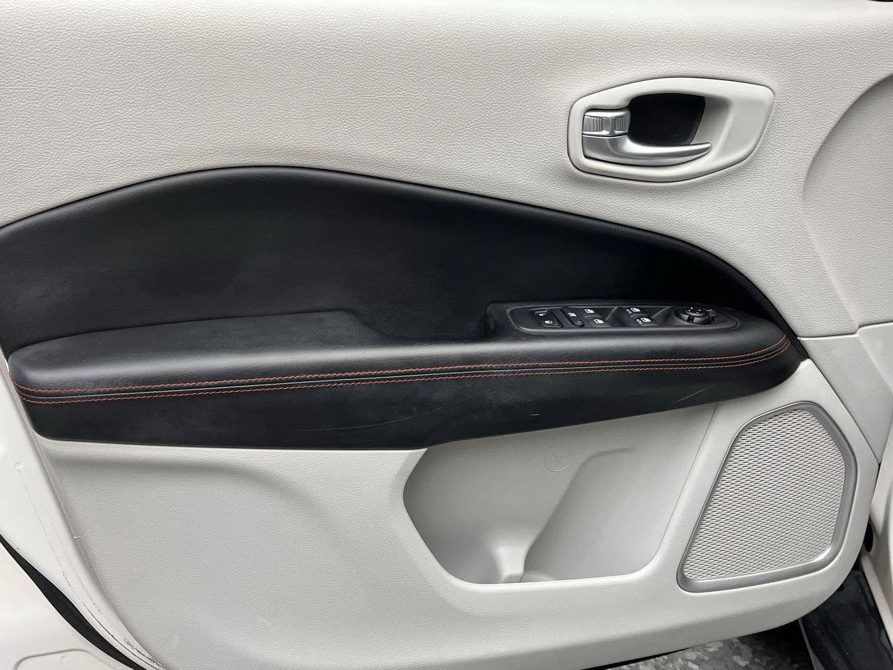 Used 2018 Jeep Compass Limited AWD/4WD image 6