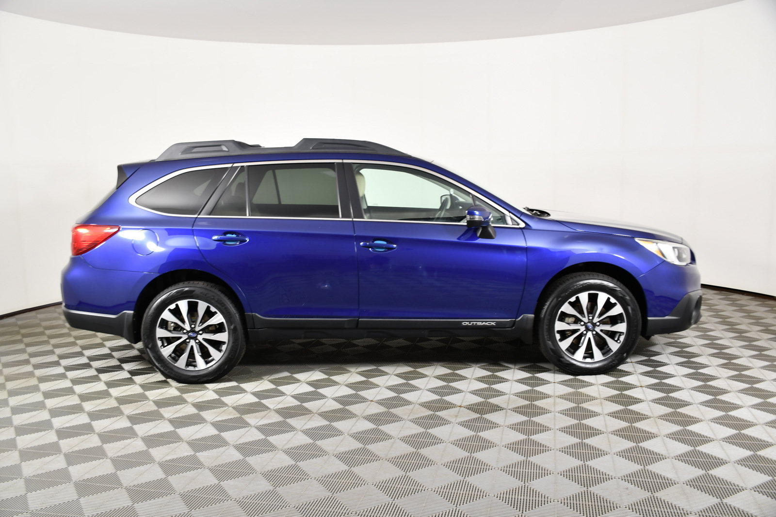 Used 2017 Subaru Outback 2.5i Limited AWD/4WD image 5