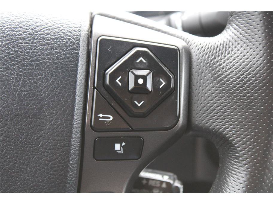 Used 2018 Toyota Tacoma TRD Off-Road w/ Technology Package image 19