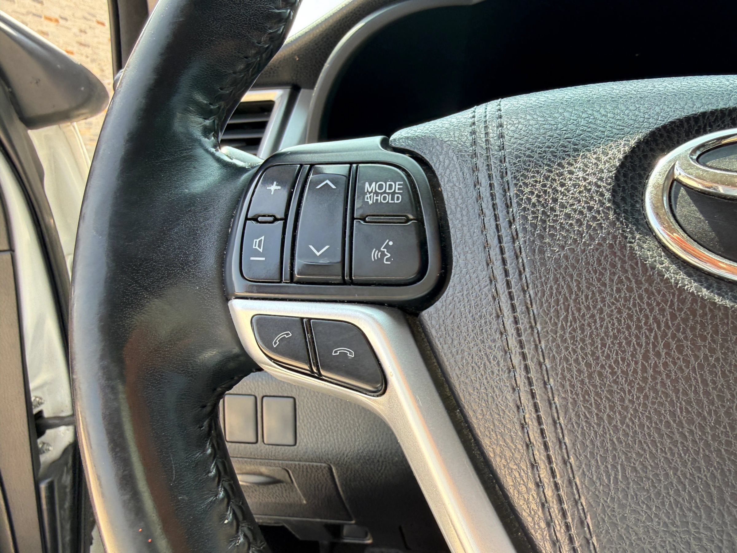 Used 2017 Toyota Highlander XLE FWD image 13