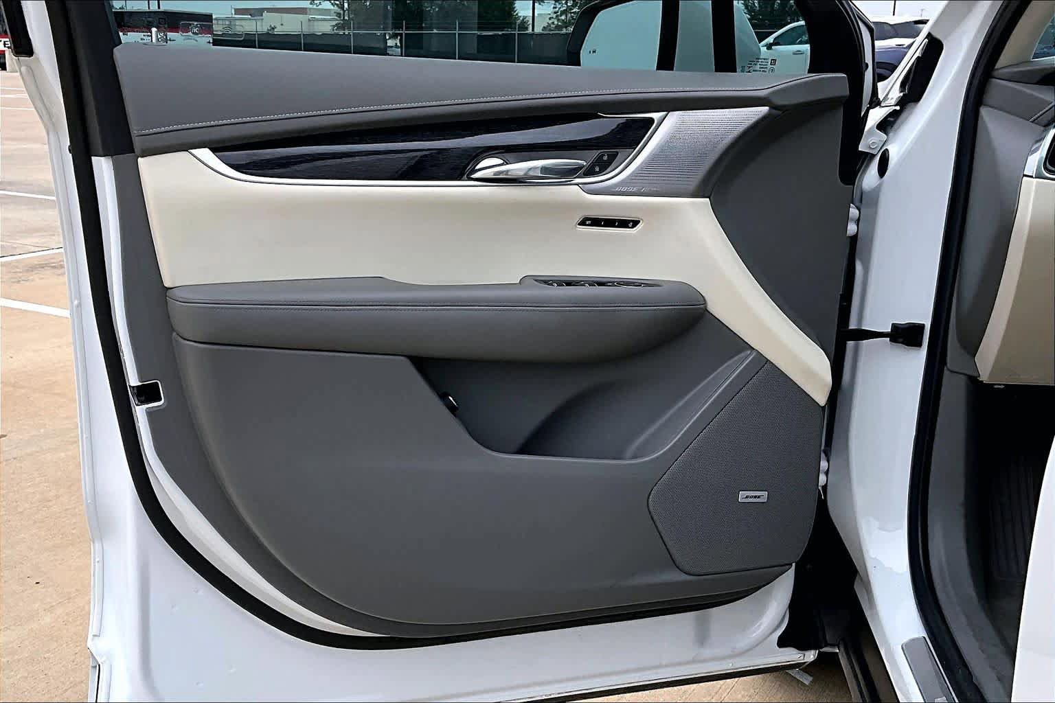 Used 2022 Cadillac XT6 Premium Luxury w/ Technology Package FWD image 22