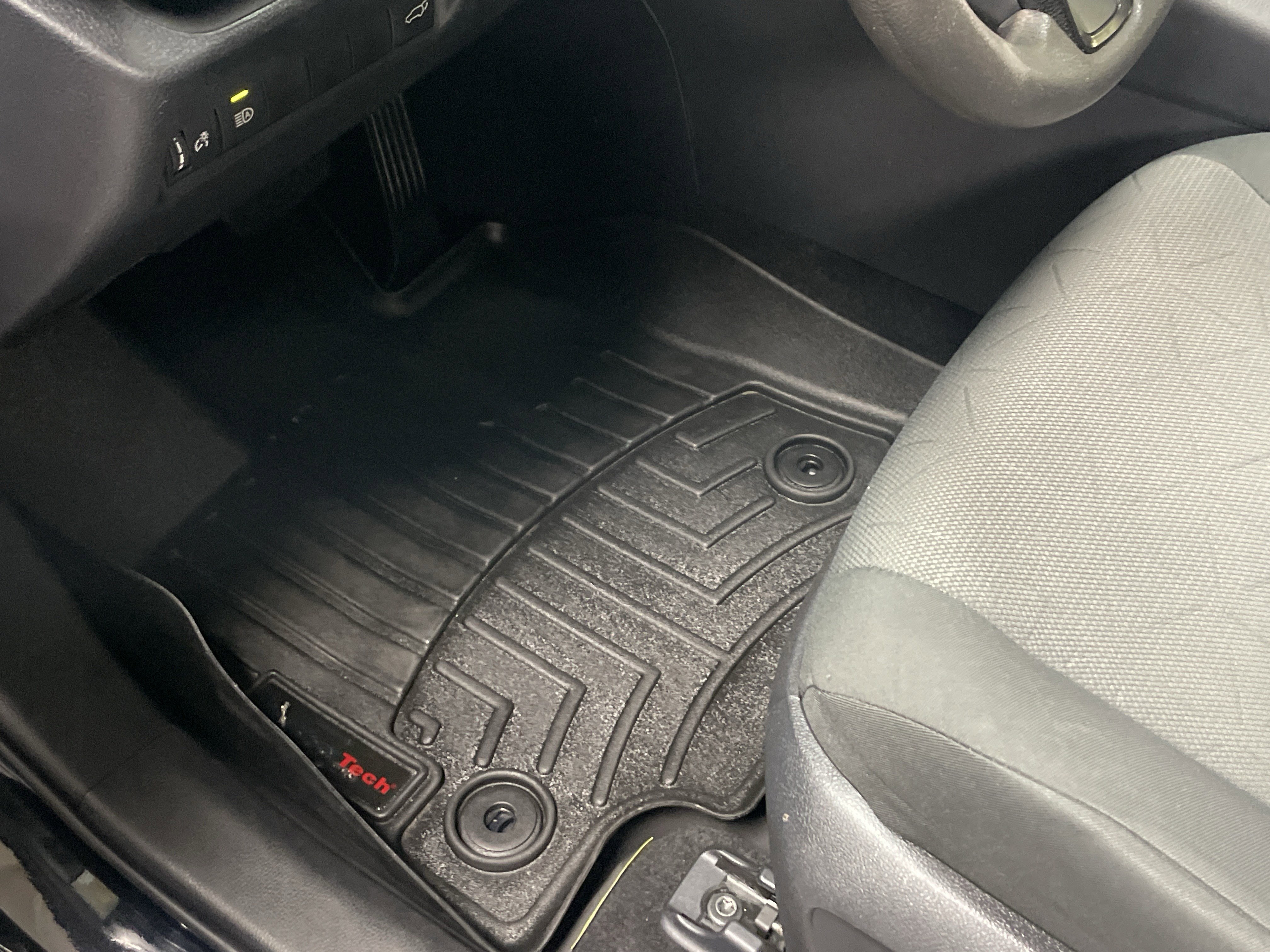 Used 2021 Toyota RAV4 XLE w/ Convenience Package FWD image 17