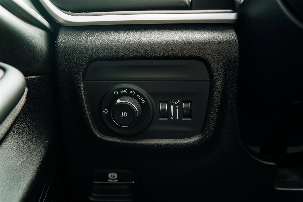 Used 2023 Jeep Grand Cherokee L Limited w/ Trailer Tow Group (B) image 23