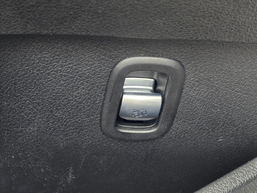 Used 2023 Mercedes-Benz C 300 4MATIC Sedan image 37