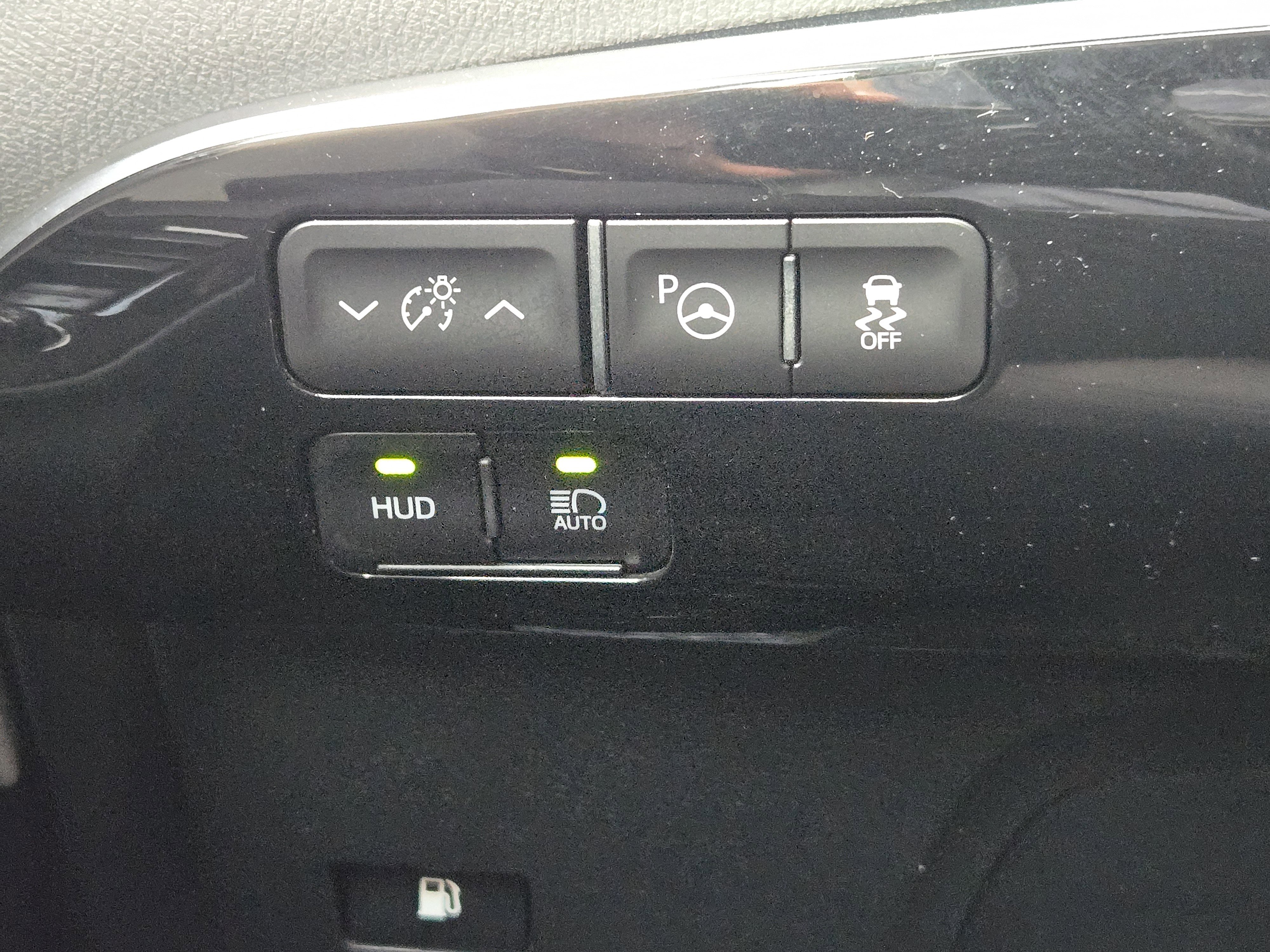 Used 2022 Toyota Prius Limited image 25