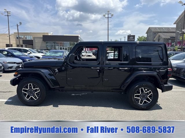 Used 2025 Jeep Wrangler Unlimited Sahara AWD/4WD image 8