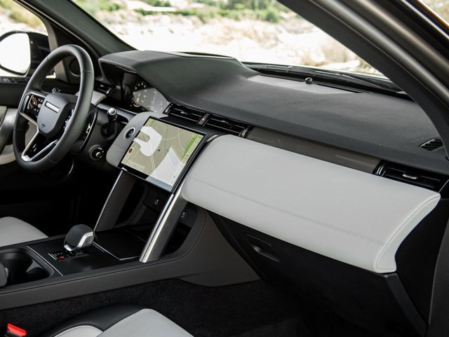 Used 2024 Land Rover Discovery Sport Dynamic SE image 28