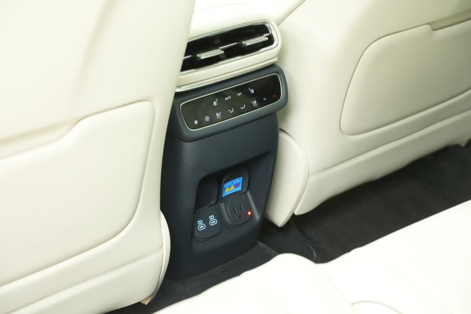 Used 2025 Genesis GV80 3.5T Prestige AWD/4WD image 12