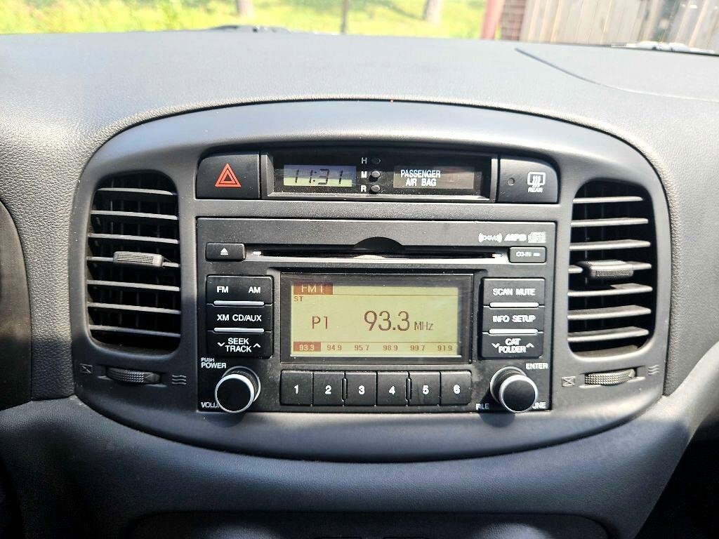 Used 2011 Hyundai Accent GS image 25