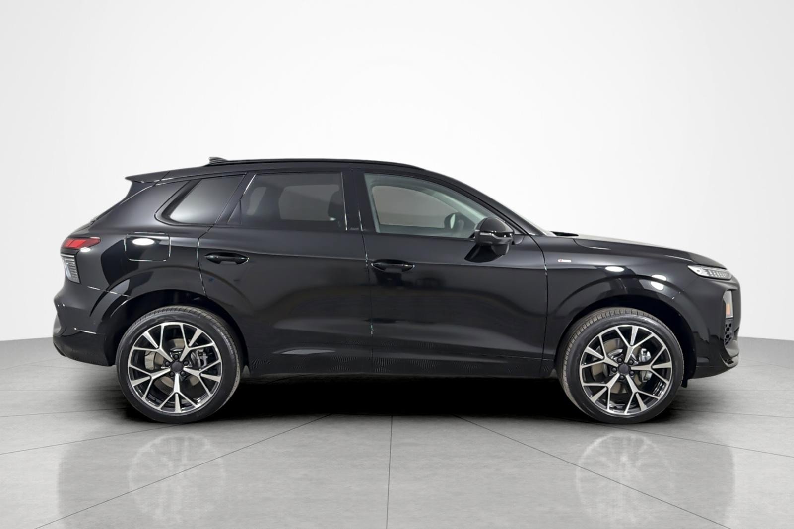 New 2026 Audi Q3 quattro 2.0T AWD/4WD image 7
