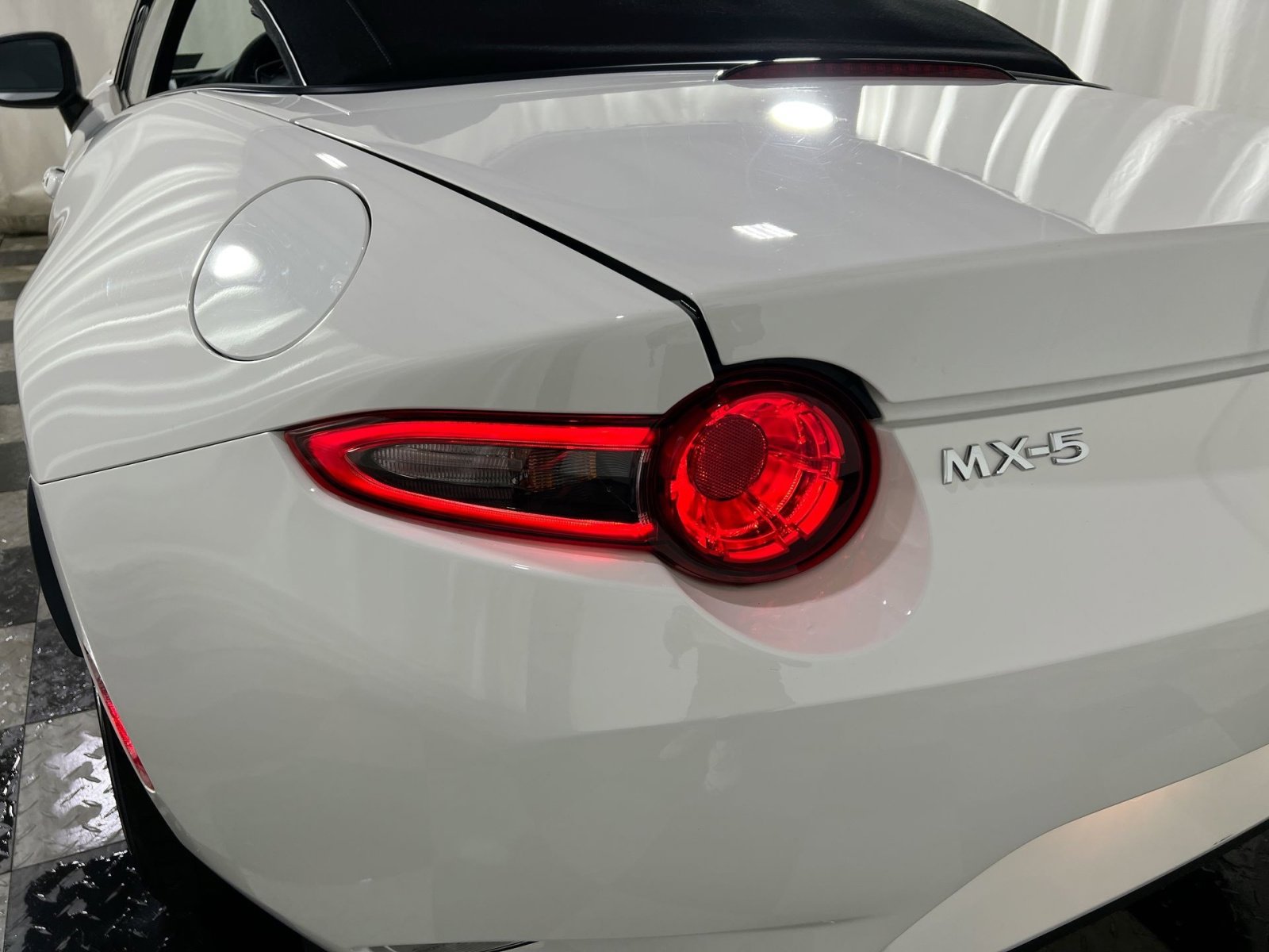 Used 2021 MAZDA MX-5 Miata Sport image 17