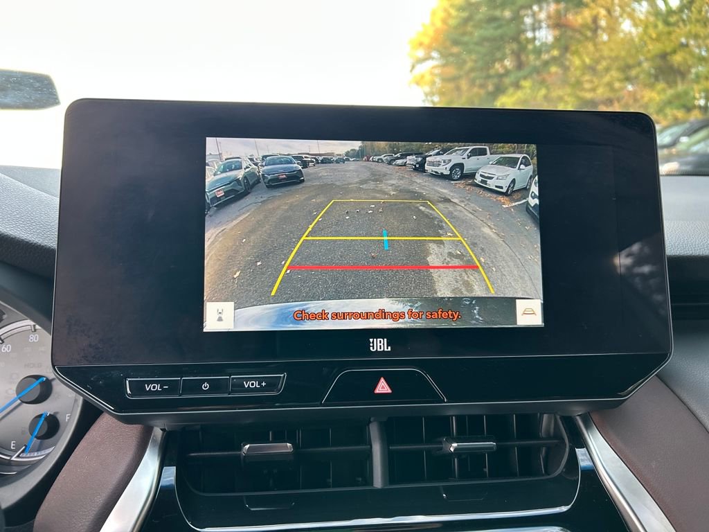 Used 2023 Toyota Venza XLE image 19