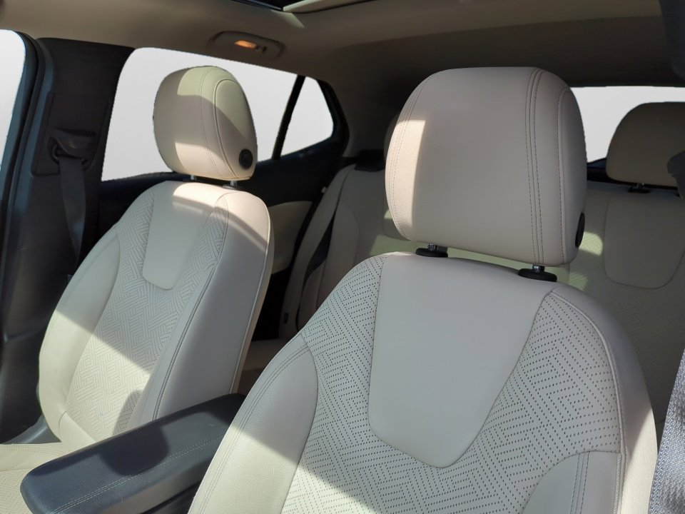 Used 2020 Buick Encore GX Essence w/ Experience Buick Package image 9